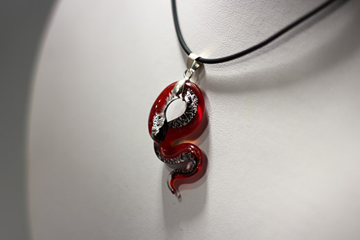 Pendentif Serpent Rouge