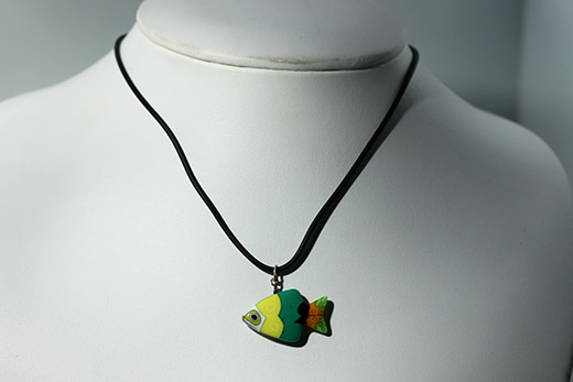 Pendentif Poisson Vert Et Jaune