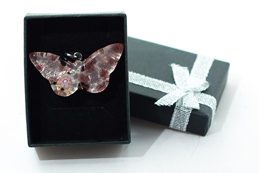 Pendentif Papillon Tacheté Rose Pêche