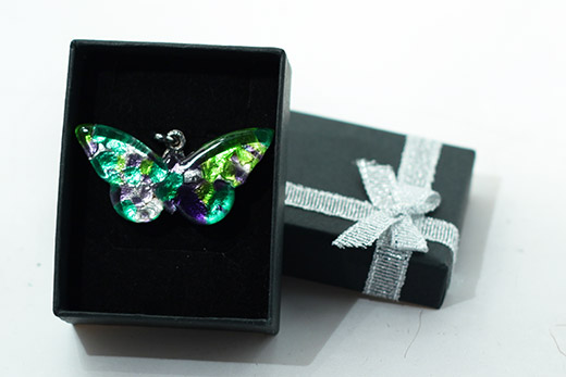 Pendentif Papillon Nuances De Vert Et Améthyste