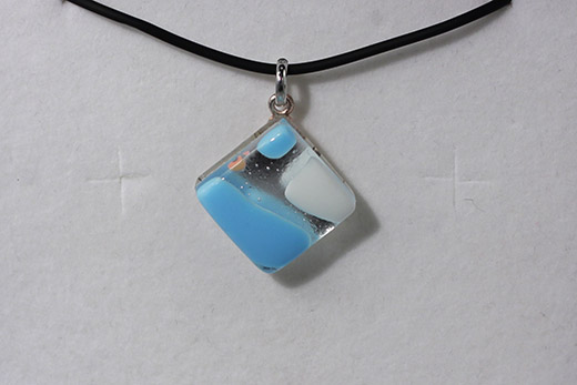 Pendentif Amelia Bleu Et Blanc